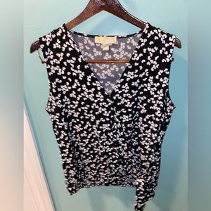 Michael Kors Knotted Blouse, NWOT, size large, Black & White heart print.